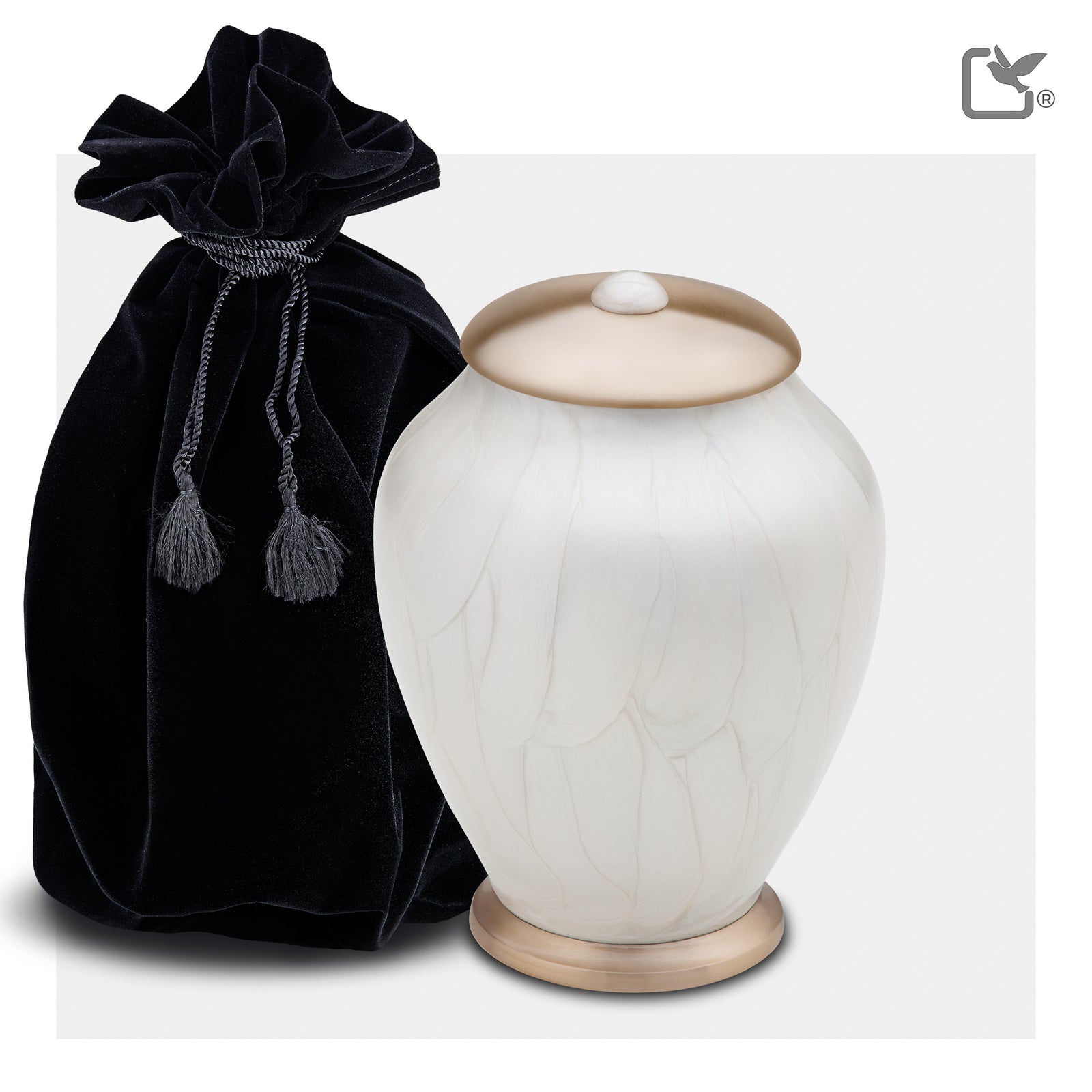 Simplicity Portrait Medium Urn Pearl White & Bru Gold