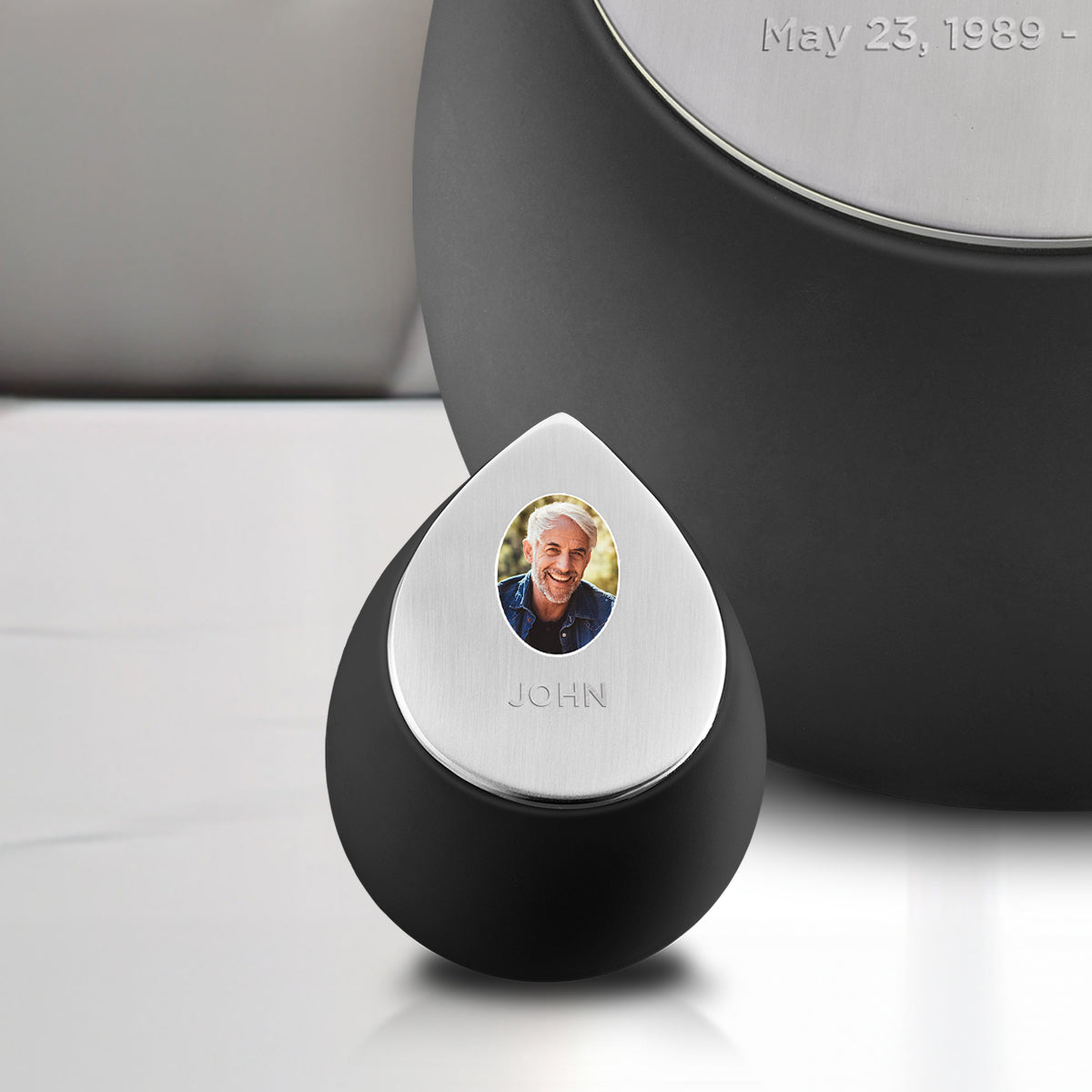 Drop Portrait Keepsake Urn Black & Brushed Pewter